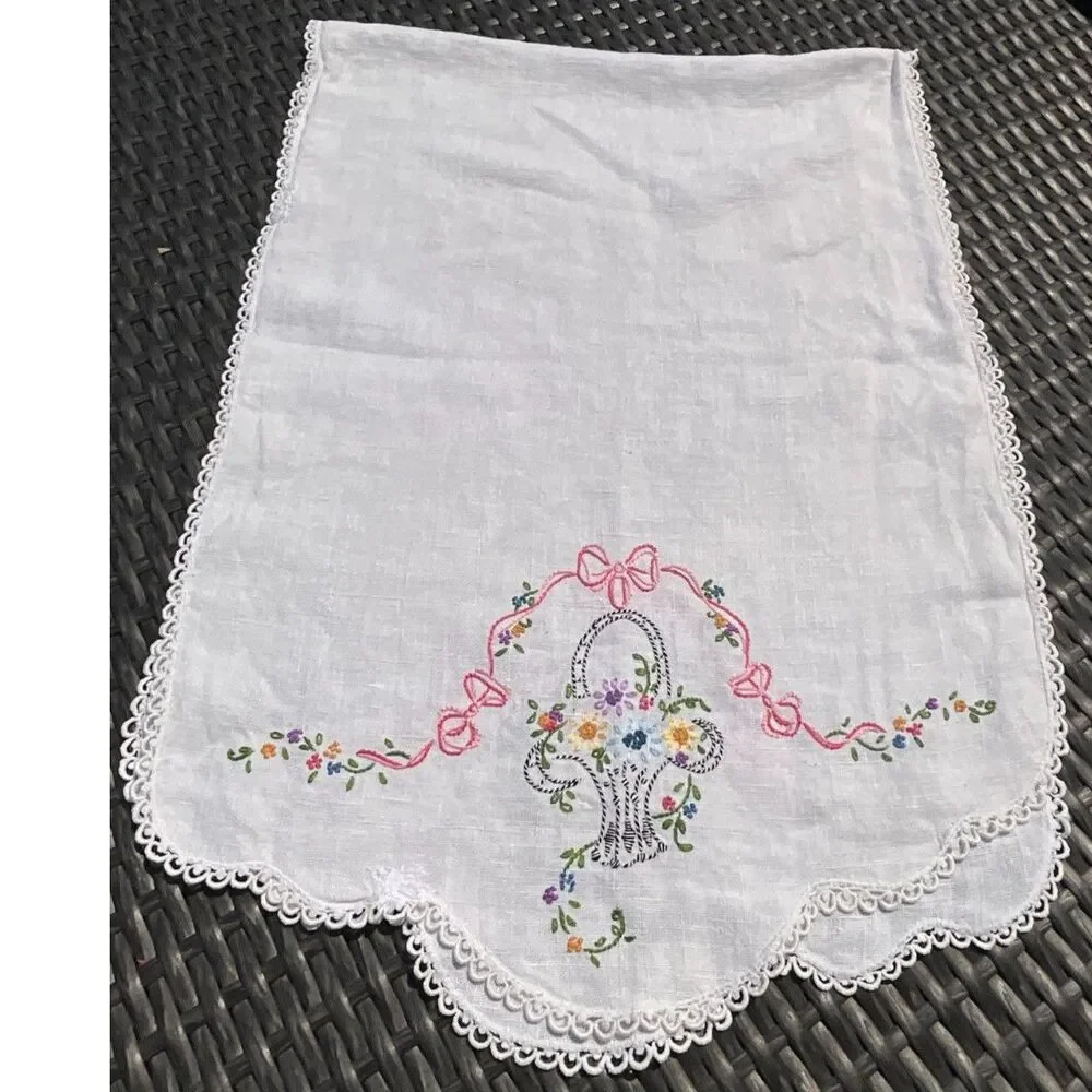 Fabulous Shabby Cottage vintage embroidered table runner flower basket design